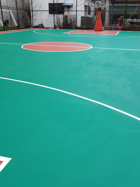 开原 球场长期使用易出现地面开裂